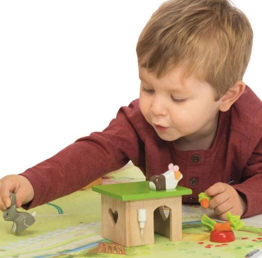 le toy van bunny and guinea pig set